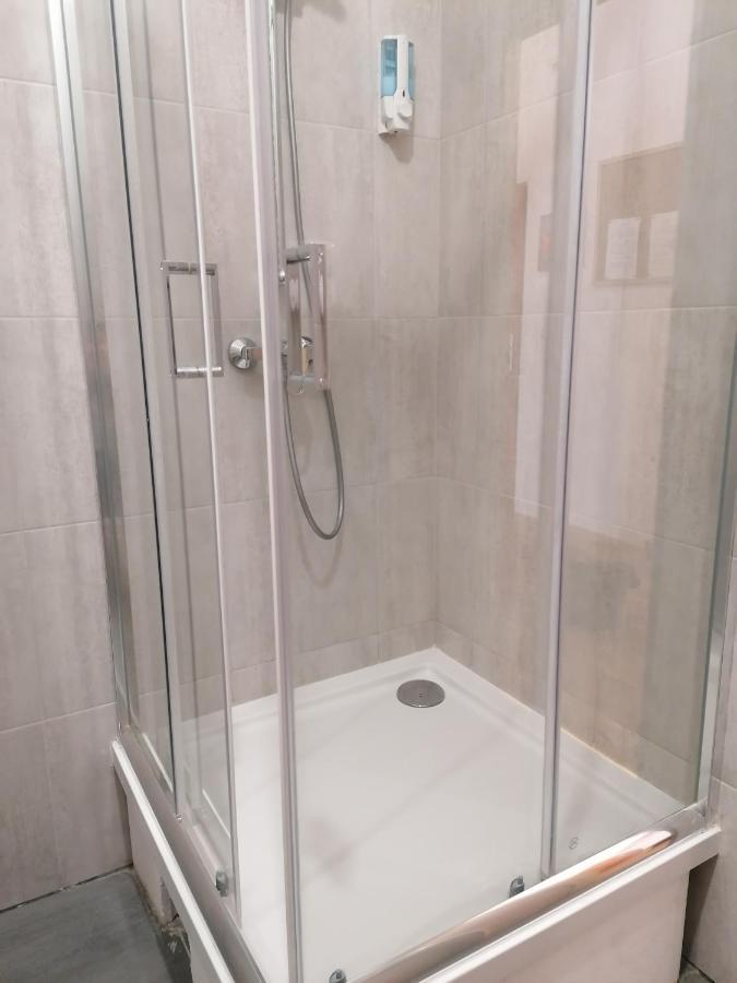 Hostel Tulip - Pokoj 7 Ze Wspolna Lazienka I Kuchnia Szczecin Exterior foto